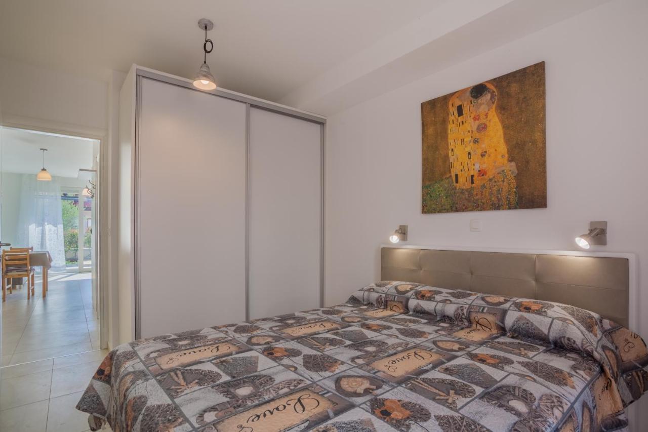 Apartman Madonnina Cres Exterior photo