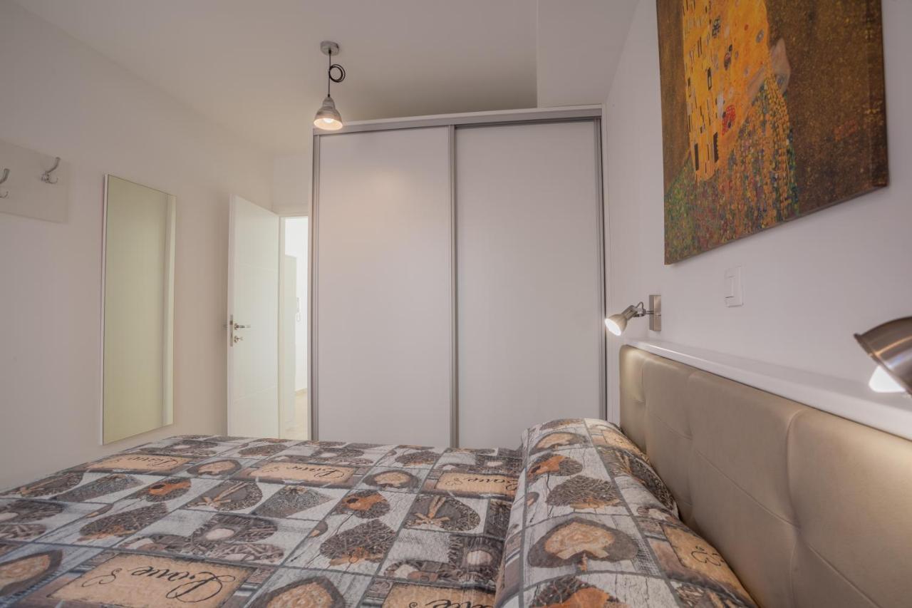 Apartman Madonnina Cres Exterior photo
