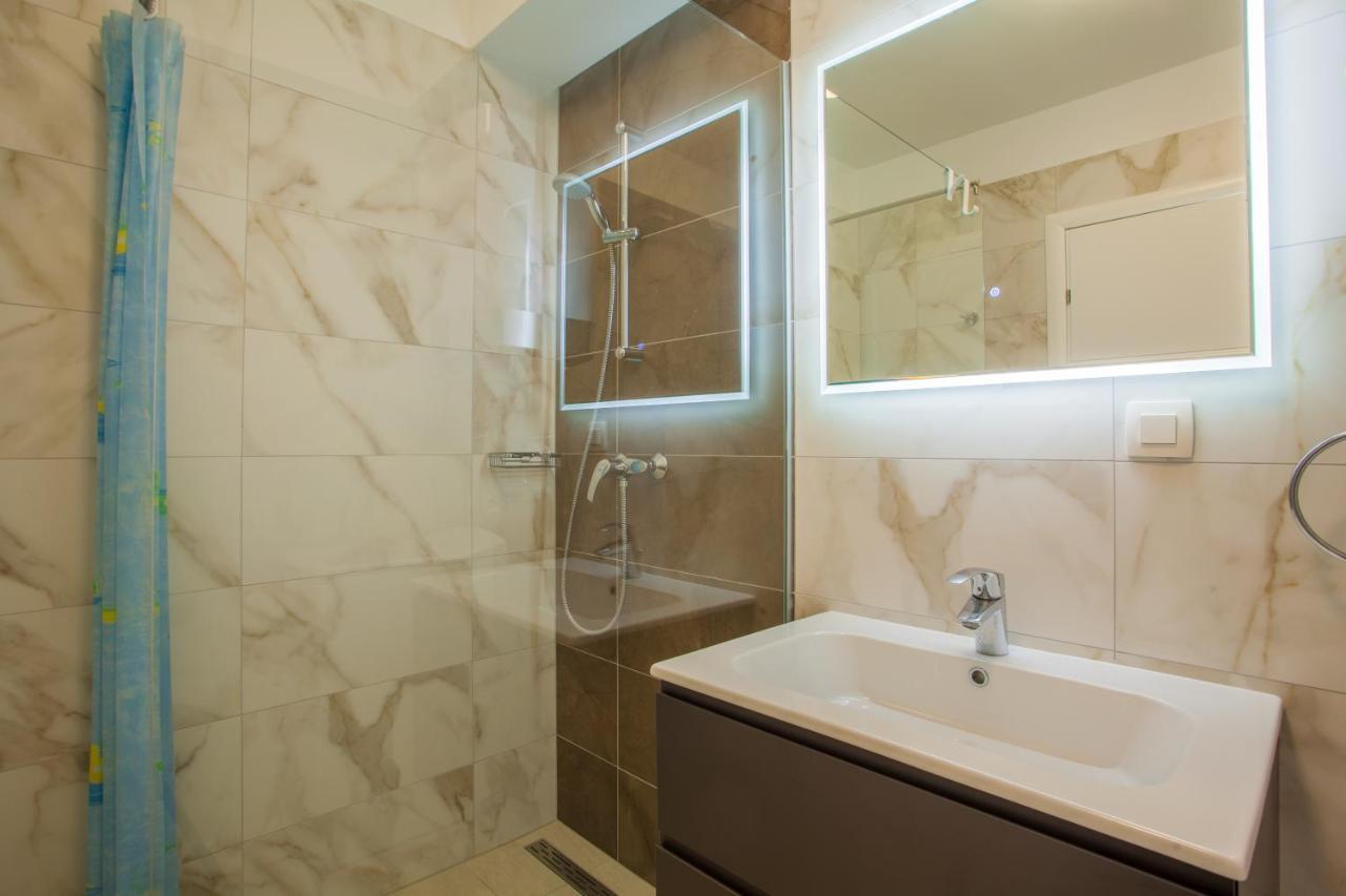 Apartman Madonnina Cres Exterior photo